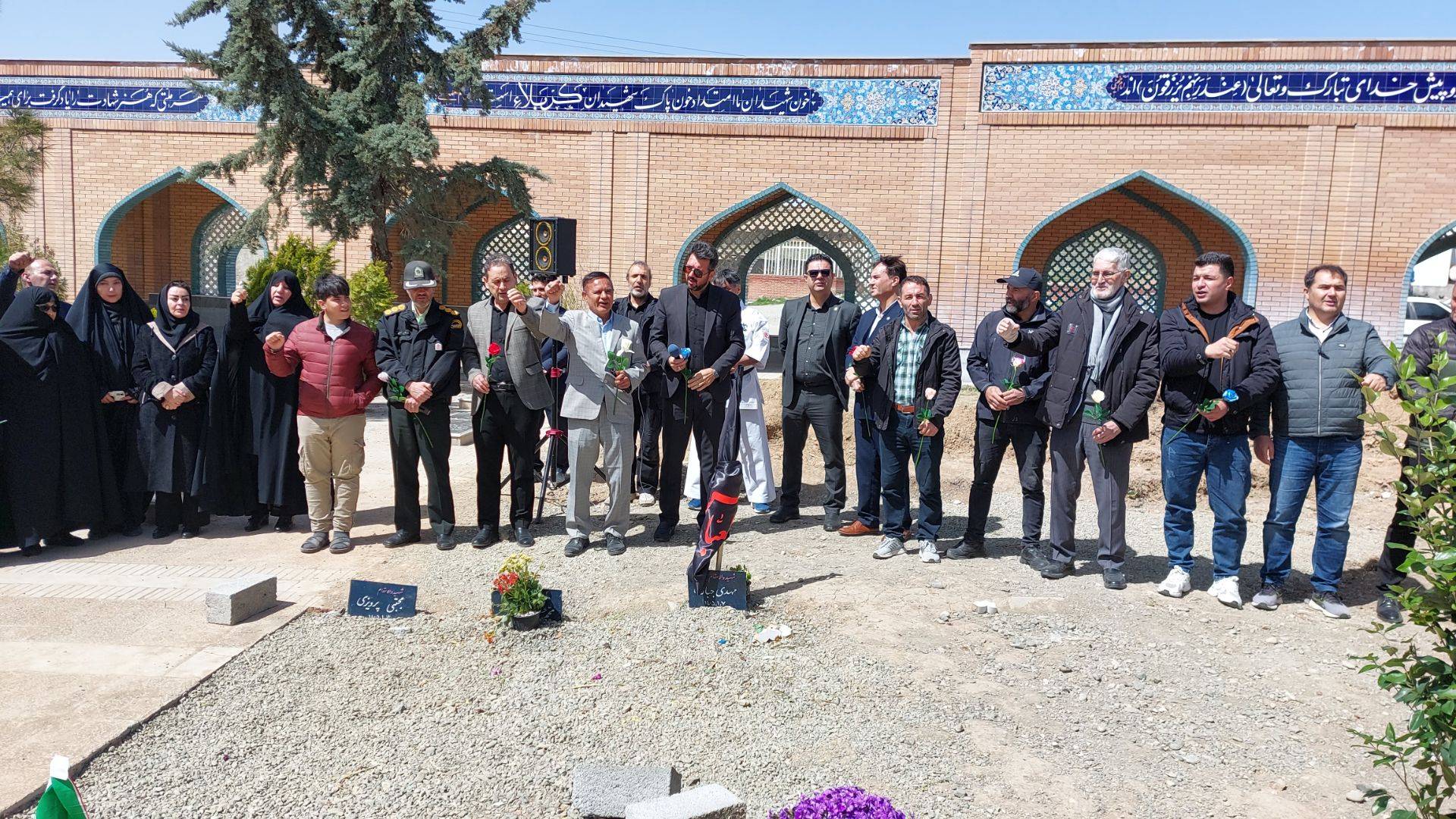حضور رئیس فدراسیون روئینگ بر مزار شهدای شهرستان نقده